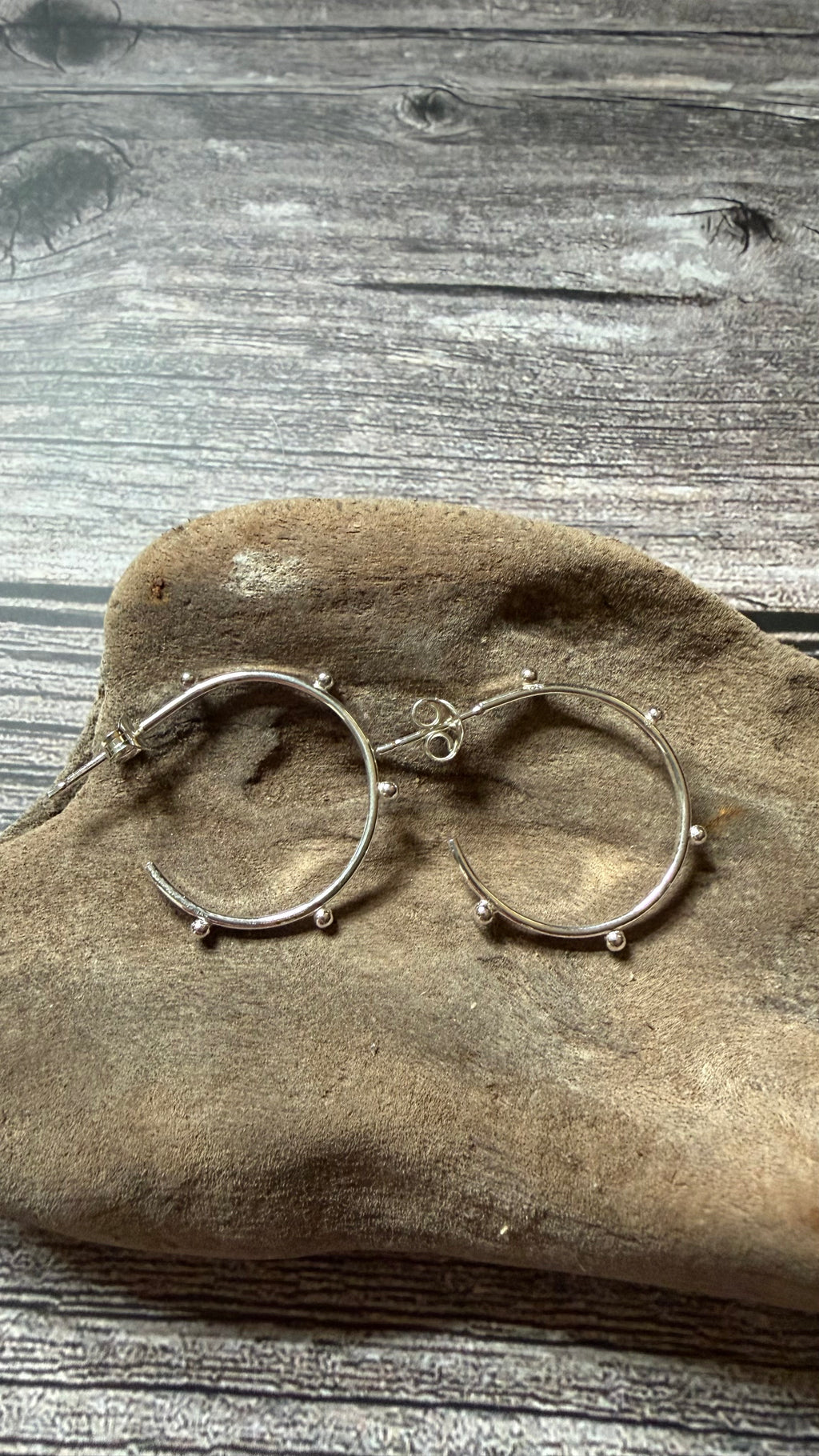 Dotty Half hoop studs
