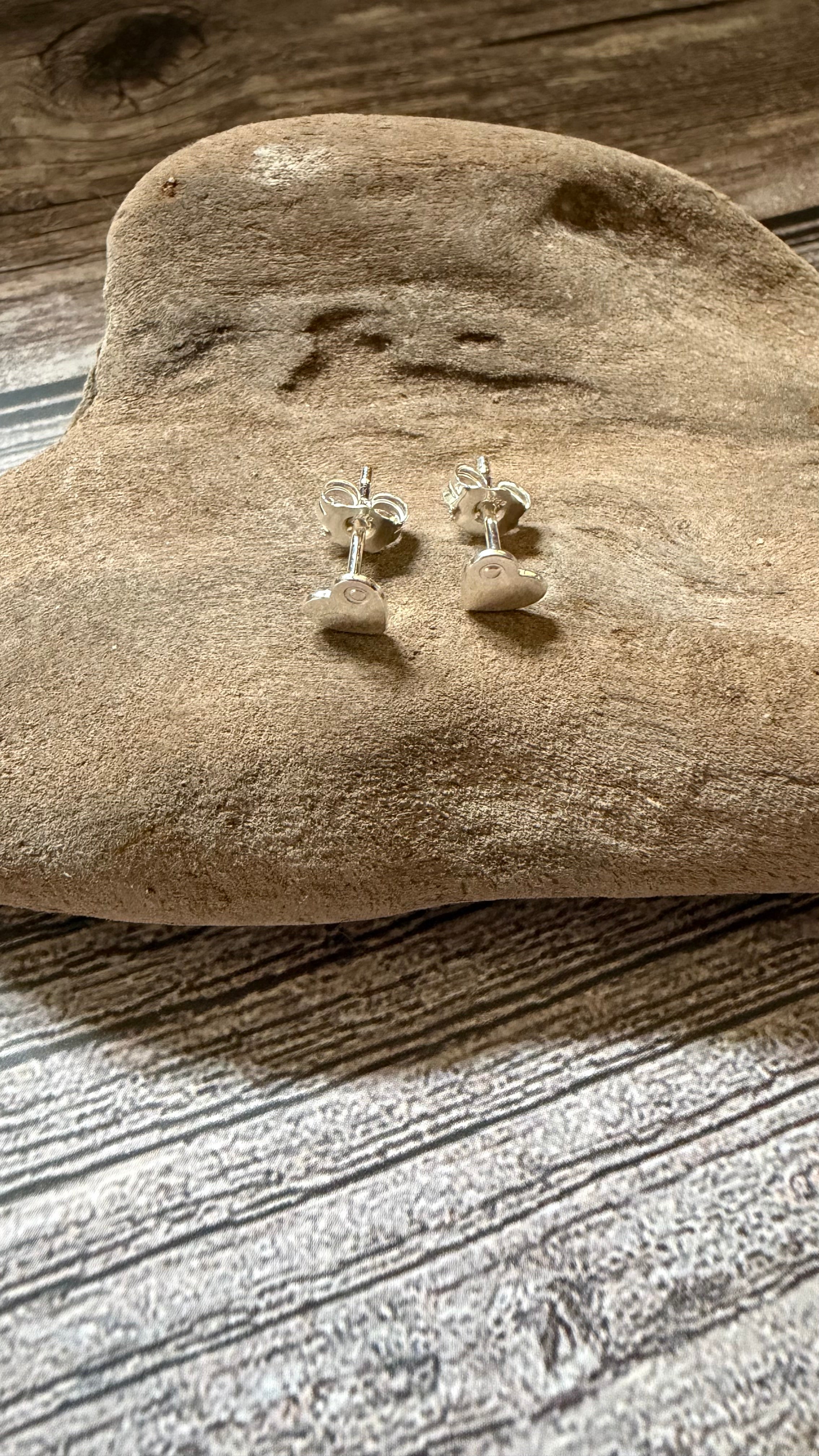 Bubble heart studs