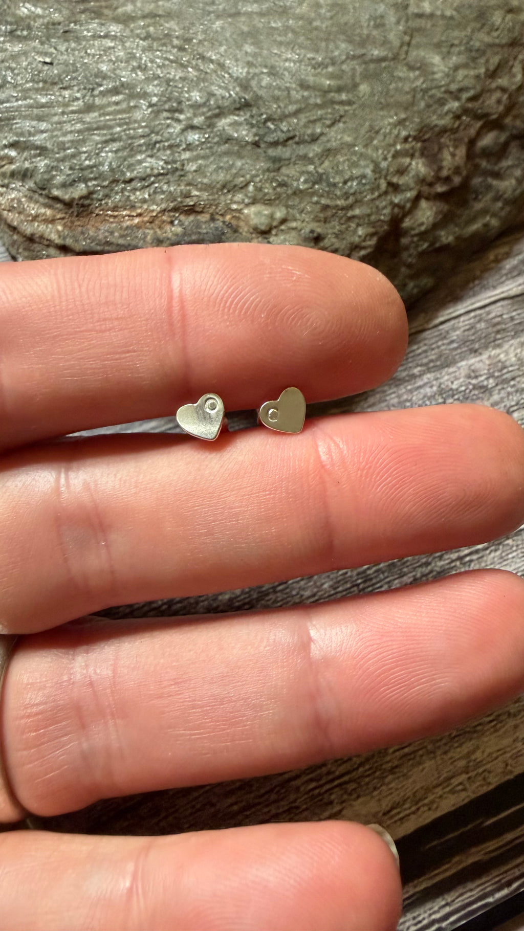 Bubble heart studs