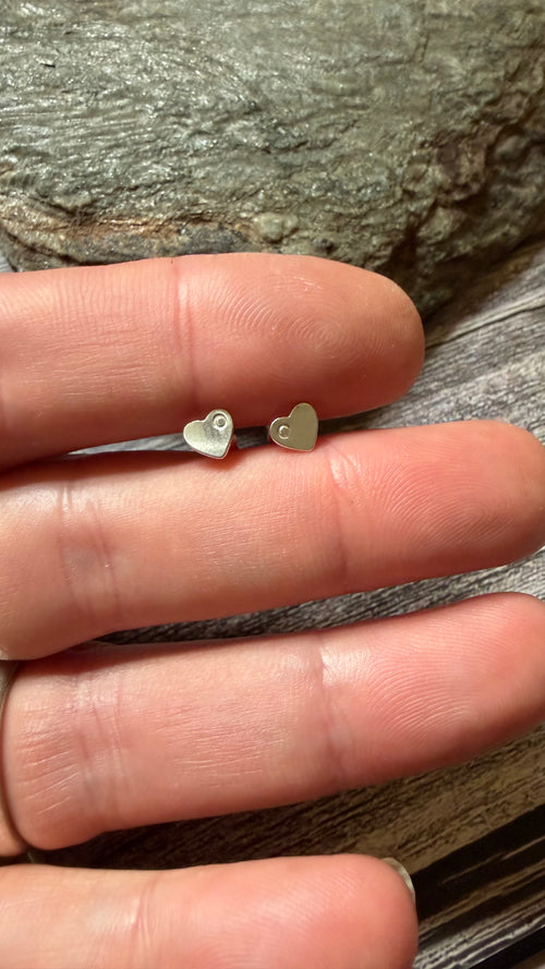 Bubble heart studs