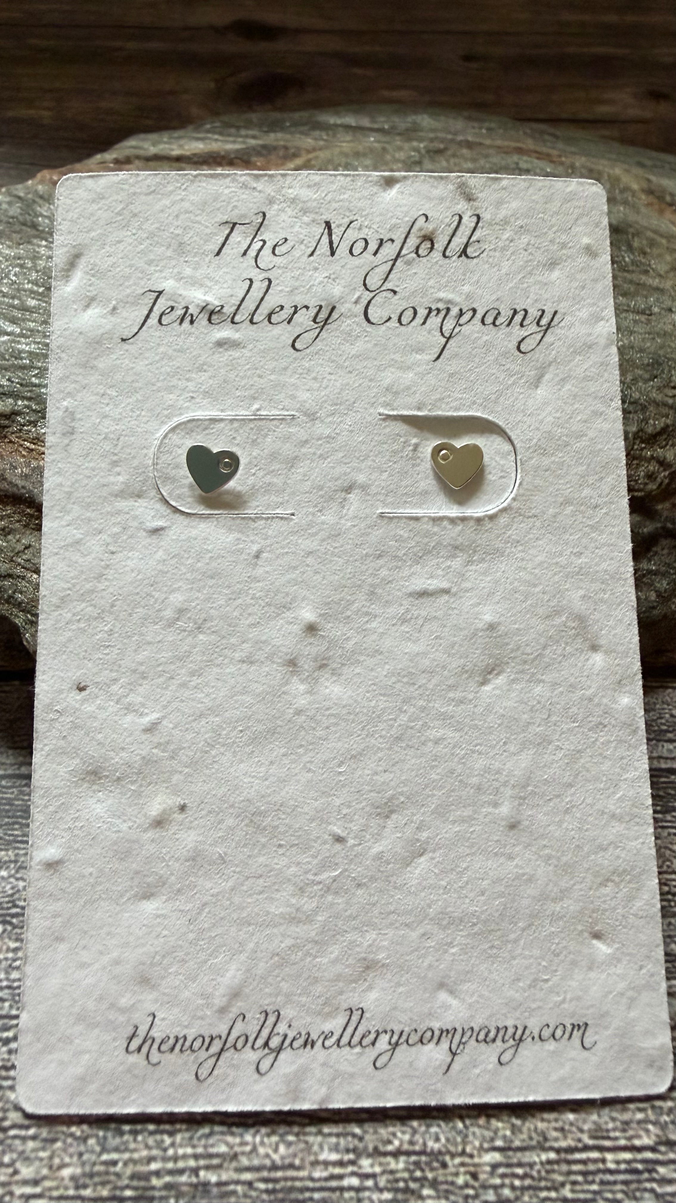 Bubble heart studs
