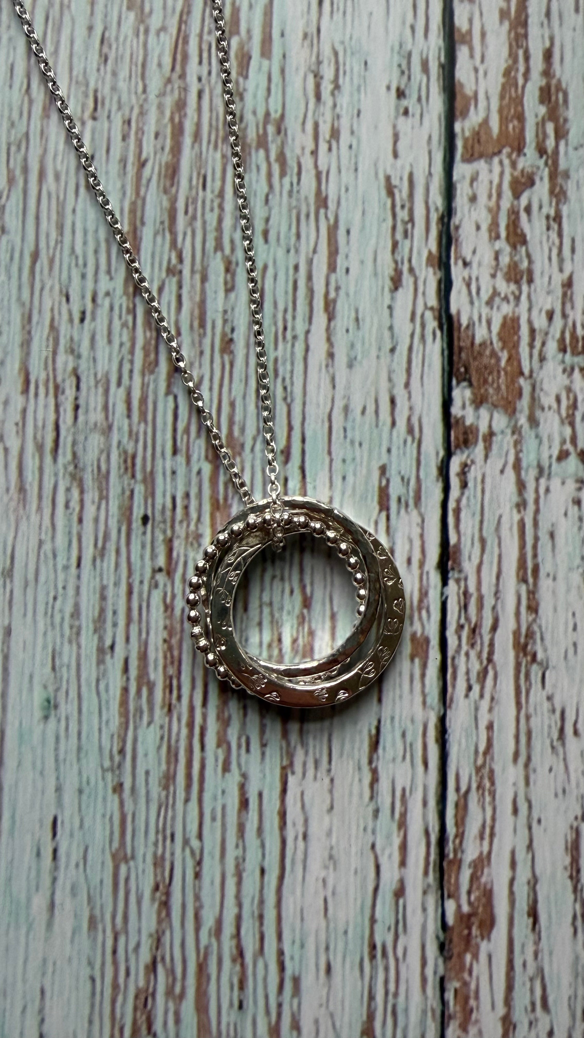 Tripple hoop fidget necklace